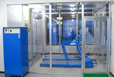 低酸素環境室と低酸素制御装置
